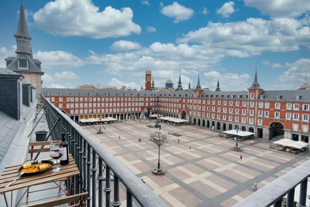 Yoomi Homes Plaza Mayor Madrid Exterior photo
